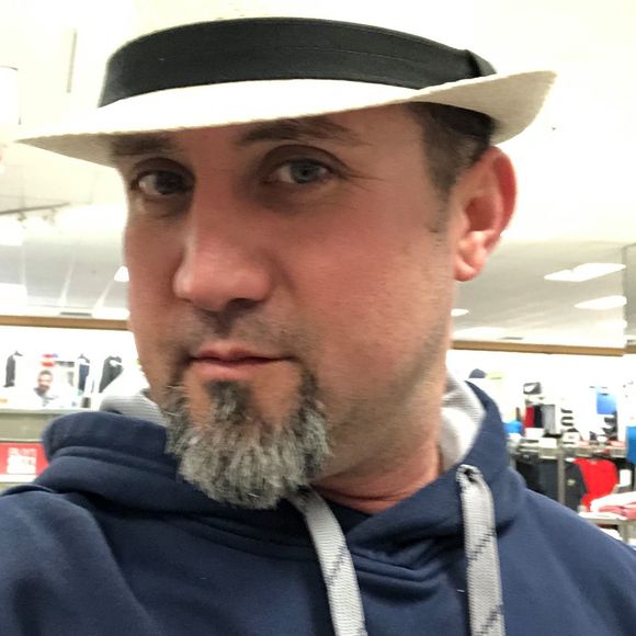 Meet your Posher, Chris - Picture 1 of 1